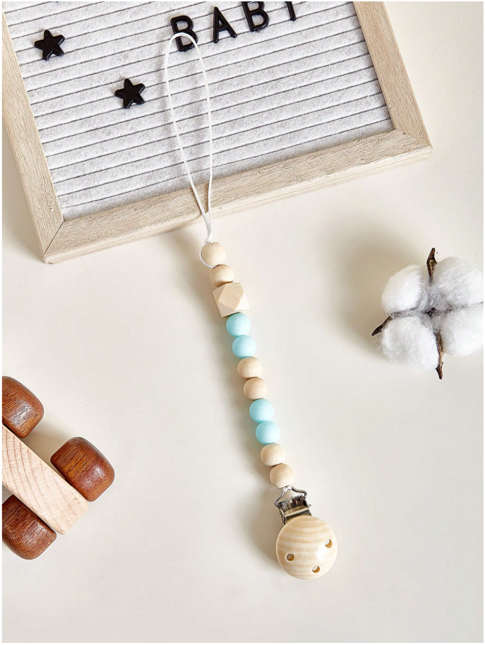 Wooden Pacifier Clip – Secure, Stylish & Baby-Safe